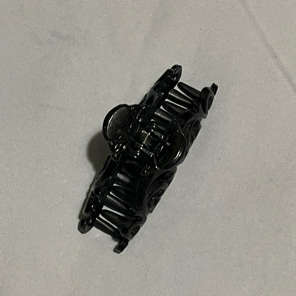 Black claw hair clip - Picture 2 of 2